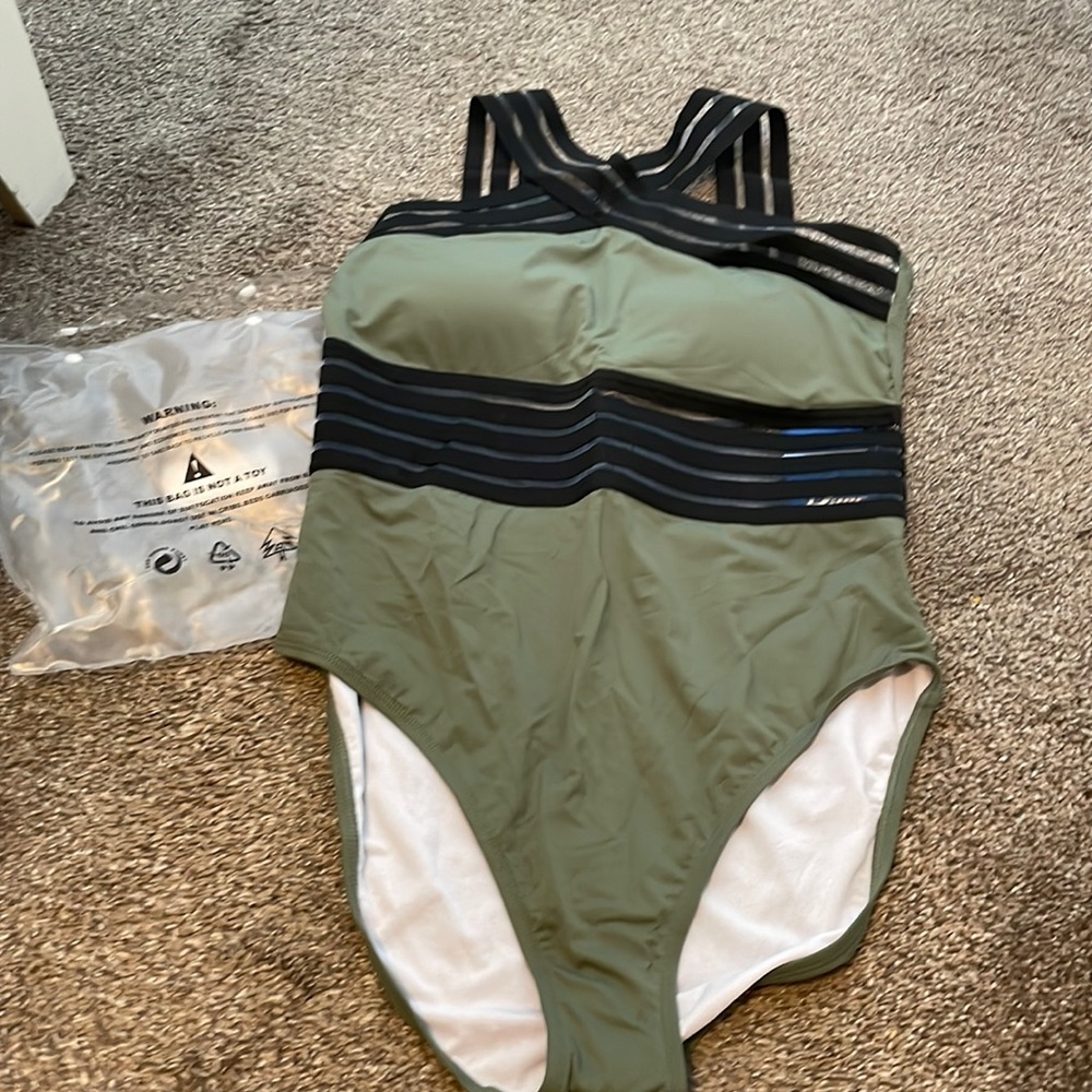 Swimsuit from Amazon never worn size L 10-12